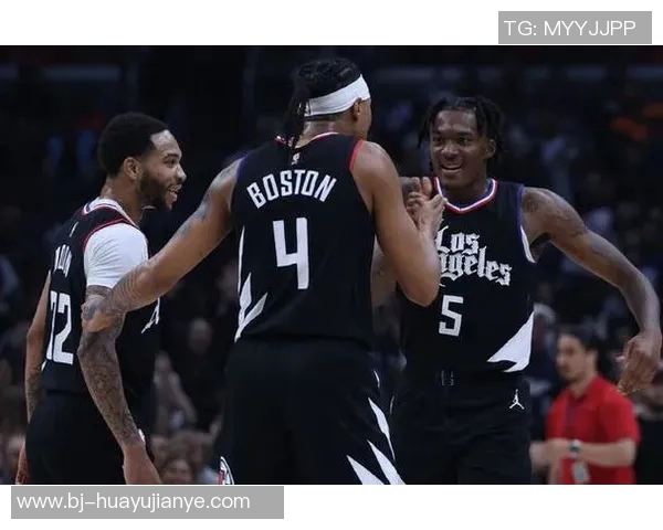 AC米兰与维也纳激战正酣赛果揭晓引发球迷热议 AC米兰与维也纳激战正酣赛果揭晓引发球迷热议