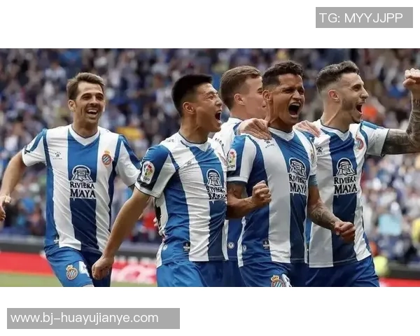 足球明星专访高清截图揭示他们的训练秘密与生活点滴 足球明星专访高清截图揭示他们的训练秘密与生活点滴